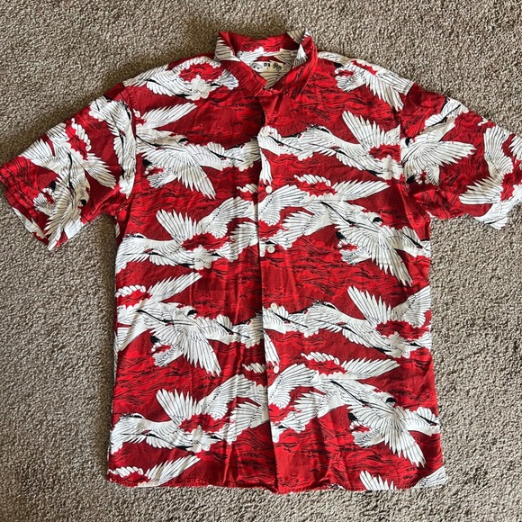 UNIQLO Japanese Cranes Button Up AOP Hawaiian Shirt Mens Small 0605 - Picture 1 of 5